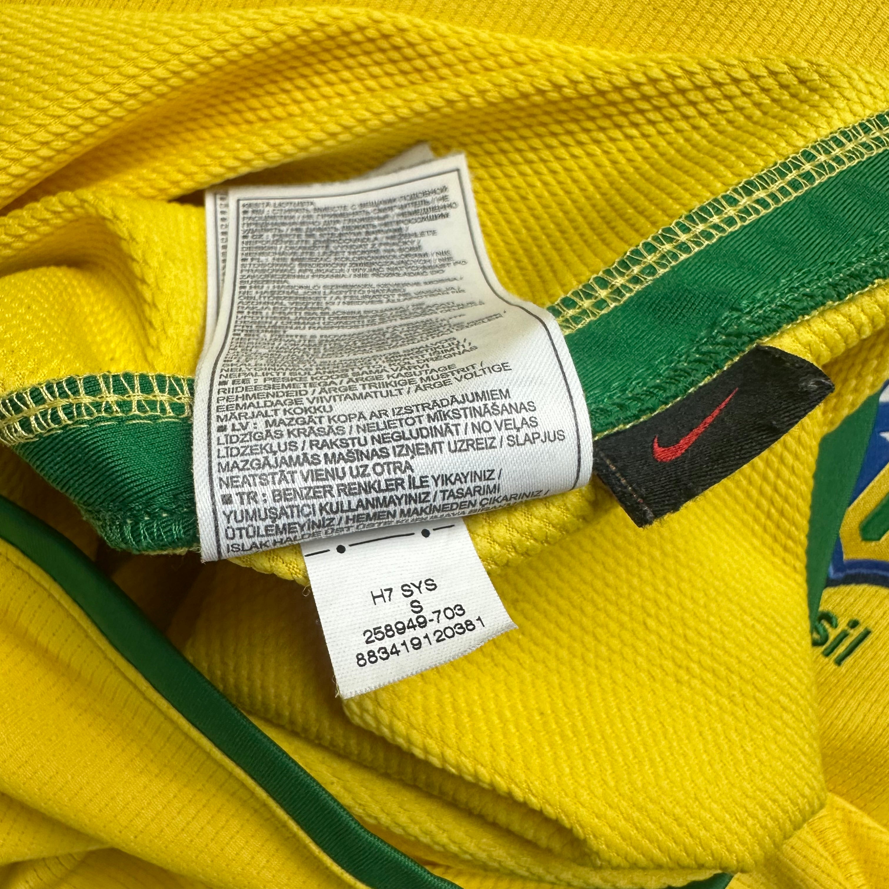 Brazil 2008 Home Shirt (S) Ronaldinho #10